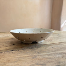 Laden Sie das Bild in den Galerie-Viewer, French Ironstone Berry Drainer