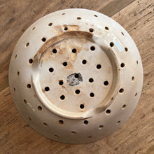 Laden Sie das Bild in den Galerie-Viewer, French Ironstone Berry Drainer