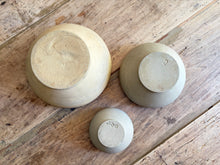 Carica l'immagine nel visualizzatore di Gallery, Set of 3 French Provencal Earthenware Bowls