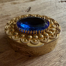 Laden Sie das Bild in den Galerie-Viewer, Vintage Italian Jewelled Trinket Box