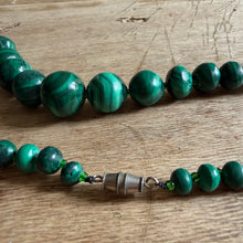 Charger l'image dans la galerie, Vintage Malachite Graduated Bead Necklace