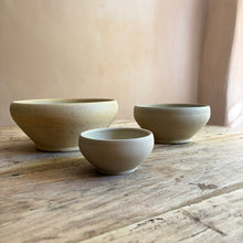 Laden Sie das Bild in den Galerie-Viewer, Set of 3 French Provencal Earthenware Bowls
