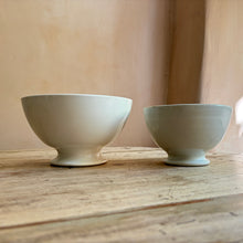 Charger l'image dans la galerie, Two French Cafe Au Lait Bowls
