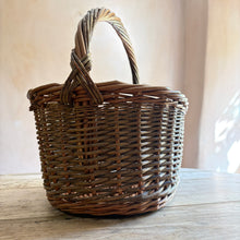 画像をギャラリービューアに読み込む, English Wicker Shopping Basket
