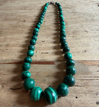Charger l'image dans la galerie, Vintage Malachite Graduated Bead Necklace
