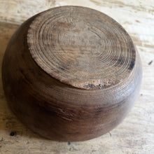 Laden Sie das Bild in den Galerie-Viewer, Antique French Wooden Bowl

