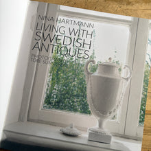 将图片加载到图库查看器，Living With Swedish Antiques Nina Hartmann Book
