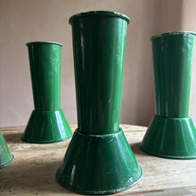 Laden Sie das Bild in den Galerie-Viewer, English Vintage Flower Show Vase
